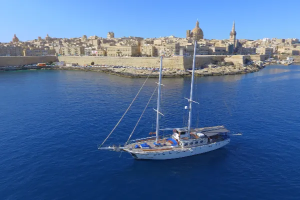 Hera Cruises Image 2