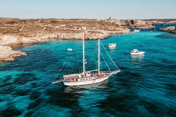 Hera Cruises Image 6