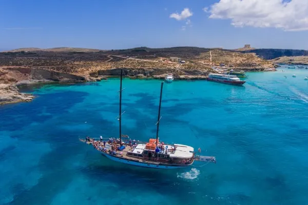 Hera Cruises Image 1