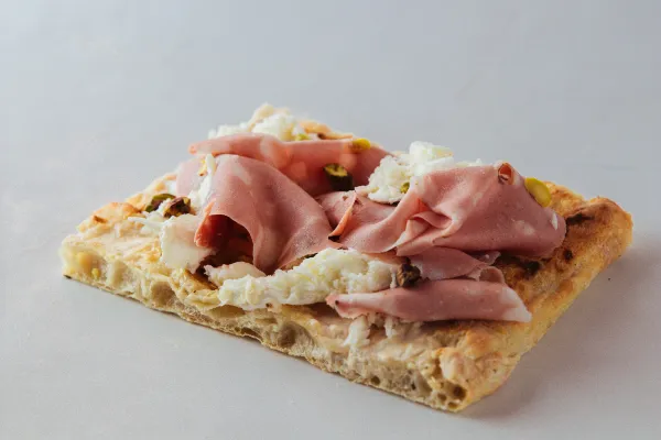 NOM NOM Pinseria Image 6