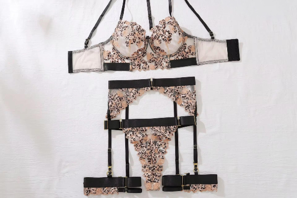 Limoni Lingerie Image 3